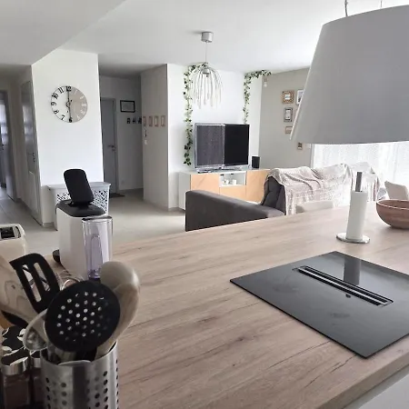 Hébergement de vacances Maison Neuve, Confortable Dans Quartier Calme *
