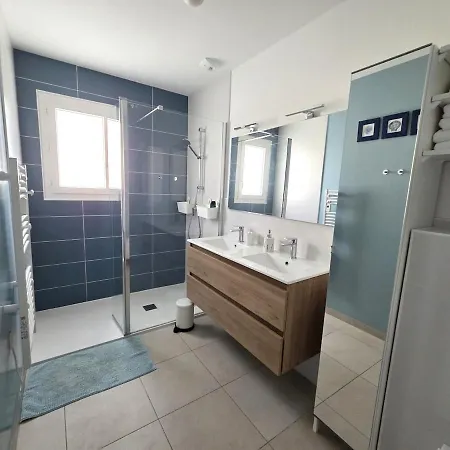 Maison Neuve, Confortable Dans Quartier Calme Hébergement de vacances *