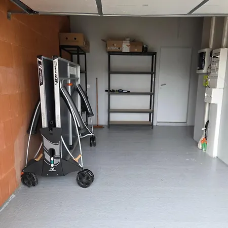 Maison Neuve, Confortable Dans Quartier Calme