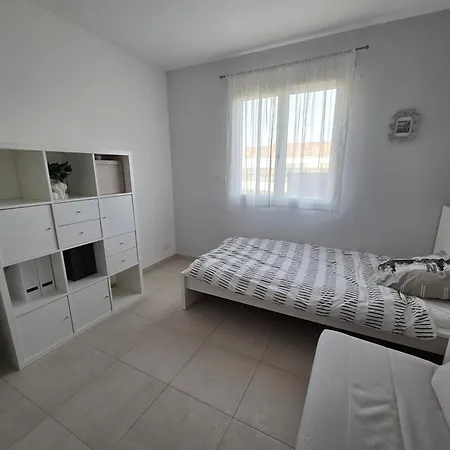 Maison Neuve, Confortable Dans Quartier Calme Hébergement de vacances