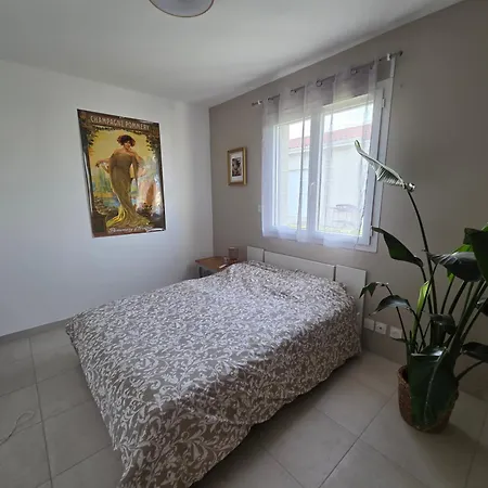 Maison Neuve, Confortable Dans Quartier Calme *