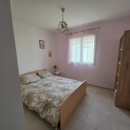 Maison Neuve, Confortable Dans Quartier Calme Hébergement de vacances Peyssies