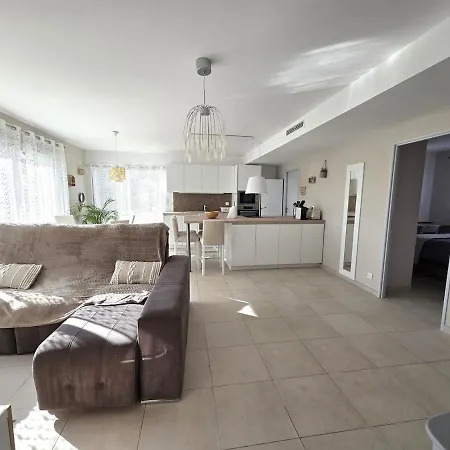 Feriehus Maison Neuve, Confortable Dans Quartier Calme Peyssies