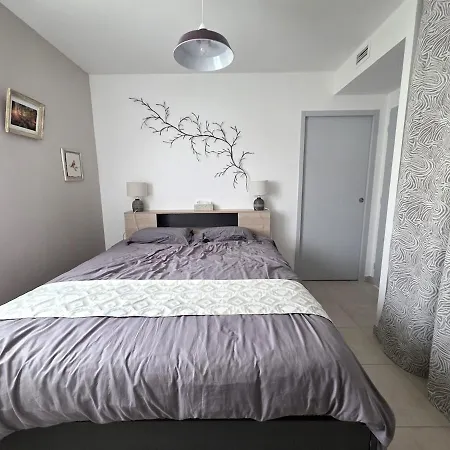 Maison Neuve, Confortable Dans Quartier Calme * Peyssies