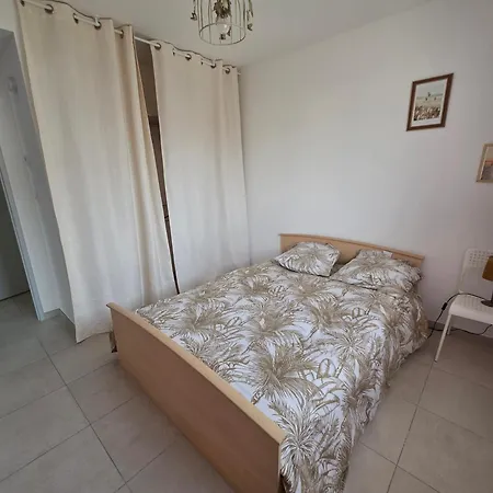 Maison Neuve, Confortable Dans Quartier Calme *