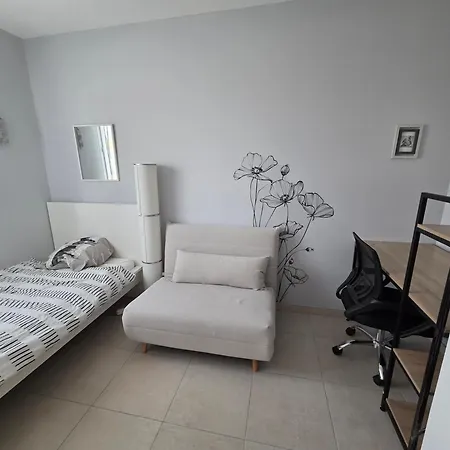 Maison Neuve, Confortable Dans Quartier Calme Feriehus *